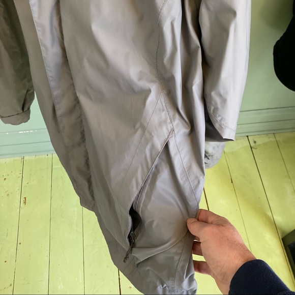 Columbia Omni-Tech waterproof breathable Rain jacket, M - Picture 7 of 8